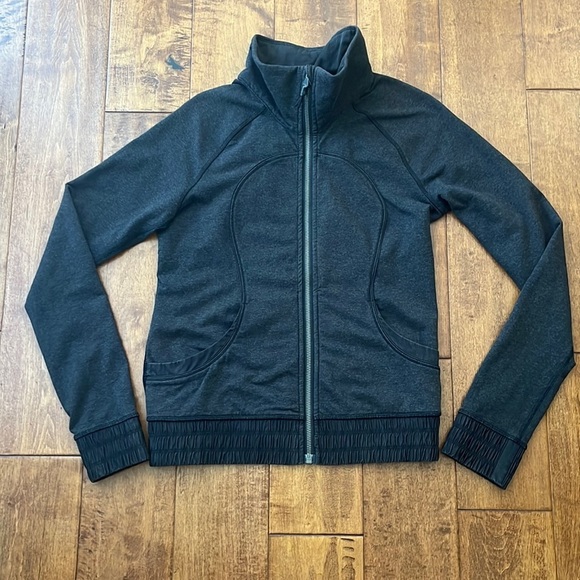 Lululemon Blissed Out Black Jacket Size 2 - Picture 8 of 16